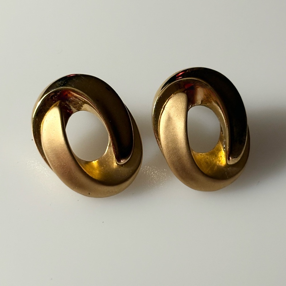 Vintage Gold-tone Matte Shiny Stamped Thailand Post Earrings - Picture 2 of 12